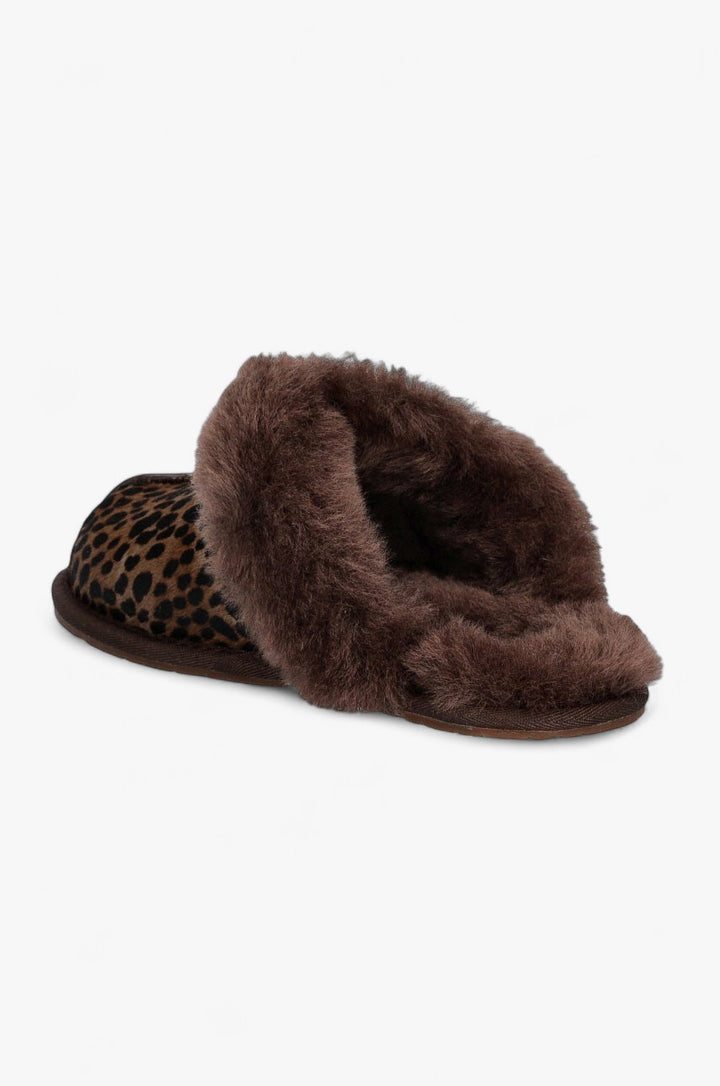 UGG Scuffette Caspian Slipper Burnt Cedar - GOT'EM