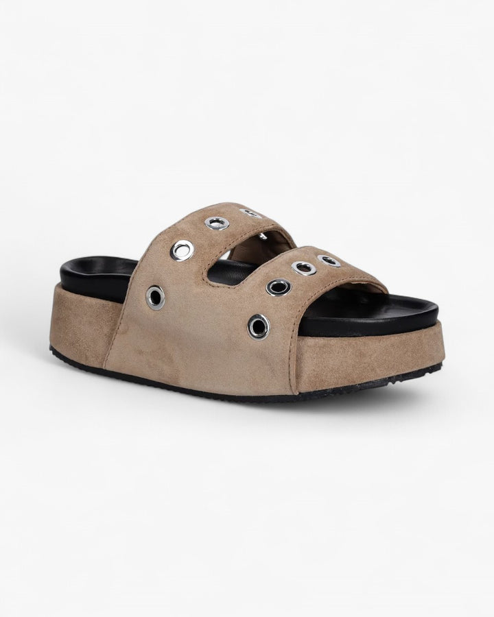 Inuikii Klapki Suede Studs Beżowe - GOT'EM