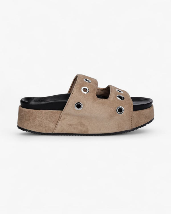 Inuikii Klapki Suede Studs Beżowe - GOT'EM