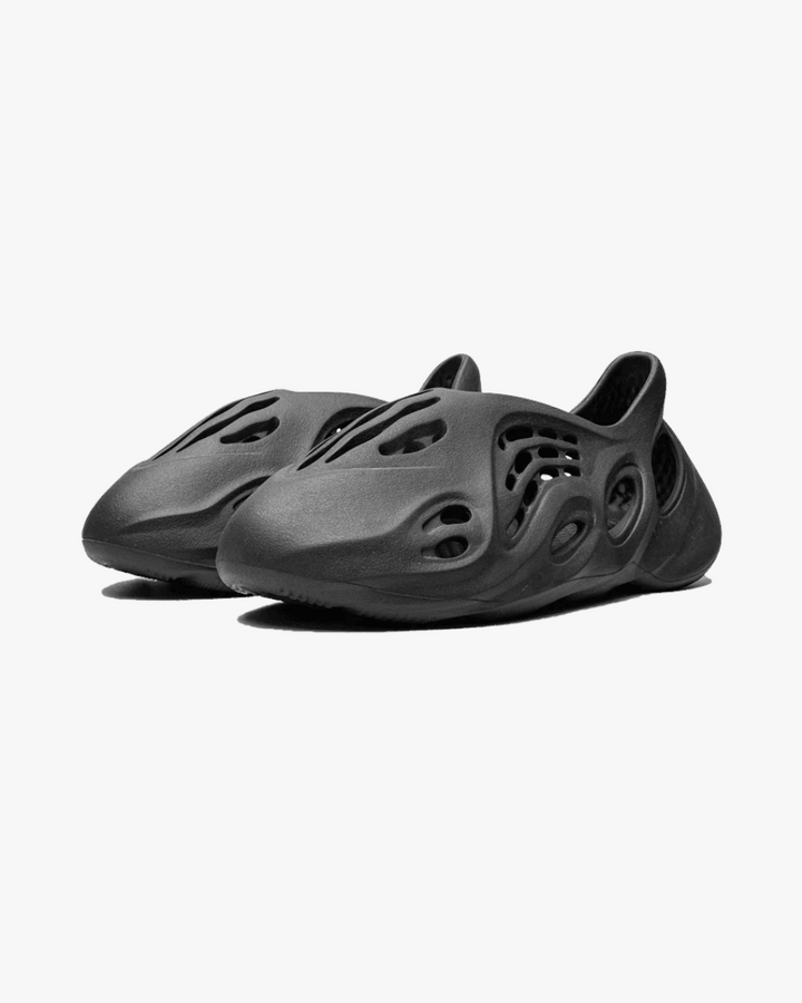 Yeezy Foam RnR Carbon - GOT'EM