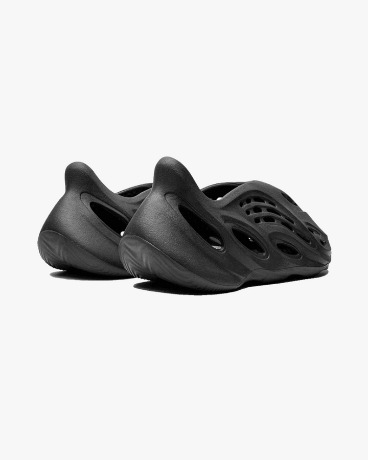 Yeezy Foam RnR Carbon - GOT'EM
